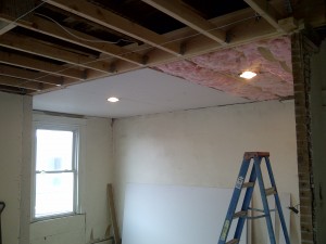 The weather did change before expected and it was necessary to finish the bedroom ceiling before the bathroom tiles were set.